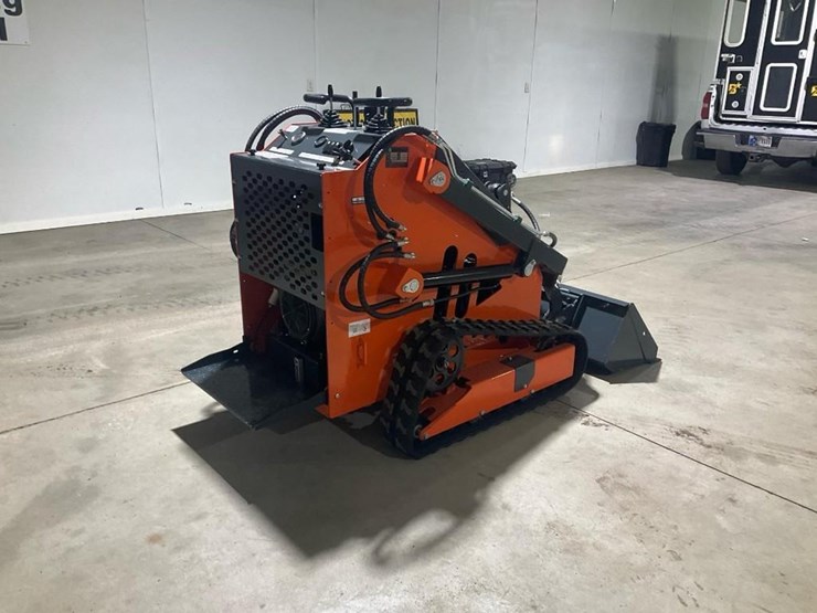 #1002-•-new-landhero-t460-mini-skid-steer-image-3