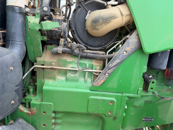 2012-john-deere-8235r-image-56
