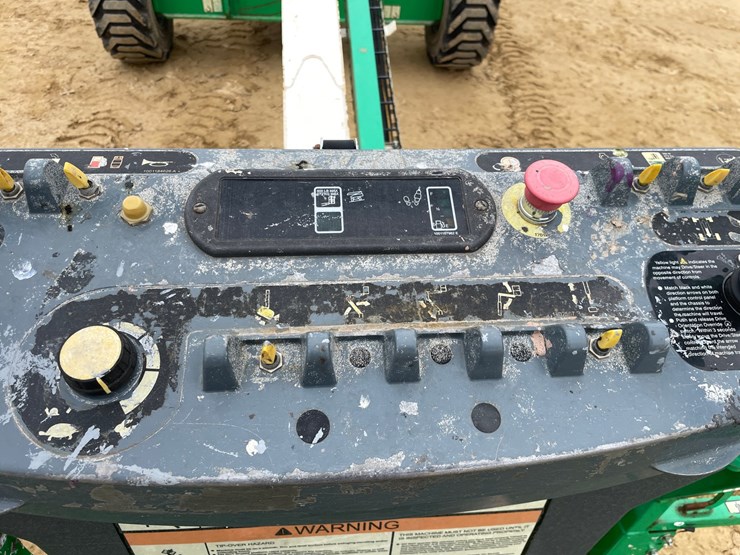 2016-jlg-400s-image-44