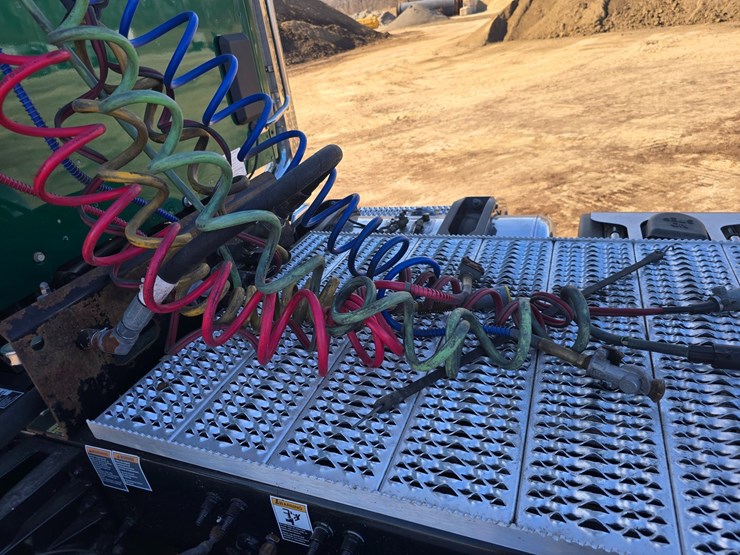 2019-peterbilt-567-image-80