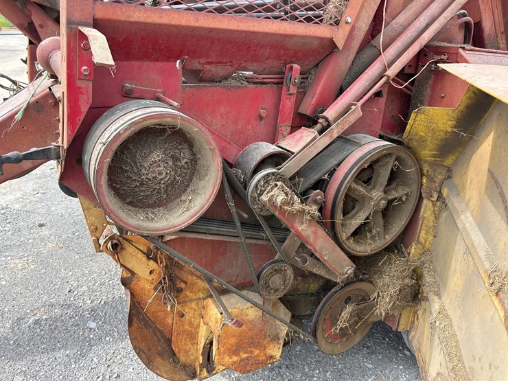 new-holland-852-image-6