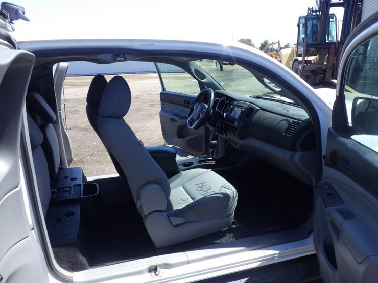 2013-toyota-tacoma-image-6