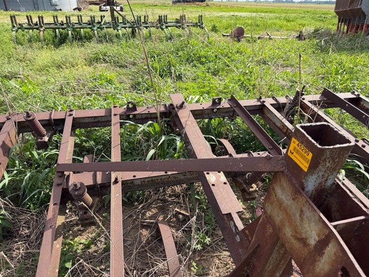 #45299-•-12'-chisel-plow-image-15