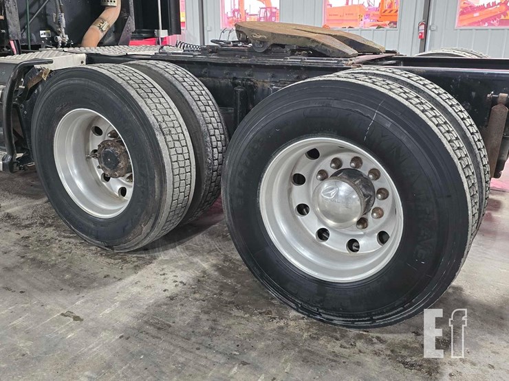 2009-kenworth-t660-image-26