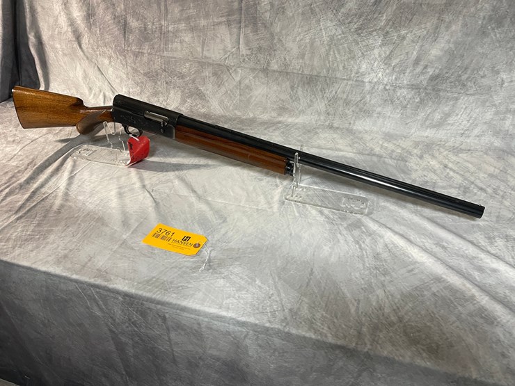 #3761-•-browning-light-12-12-gauge-semi-auto-shotgun,-sn:-41213-(arcadia,-wi)-image-5