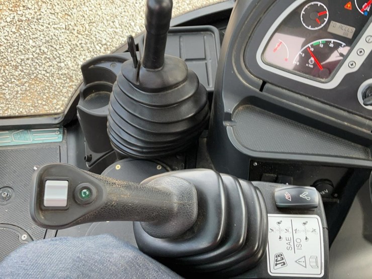 2023-jcb-3cx-image-21