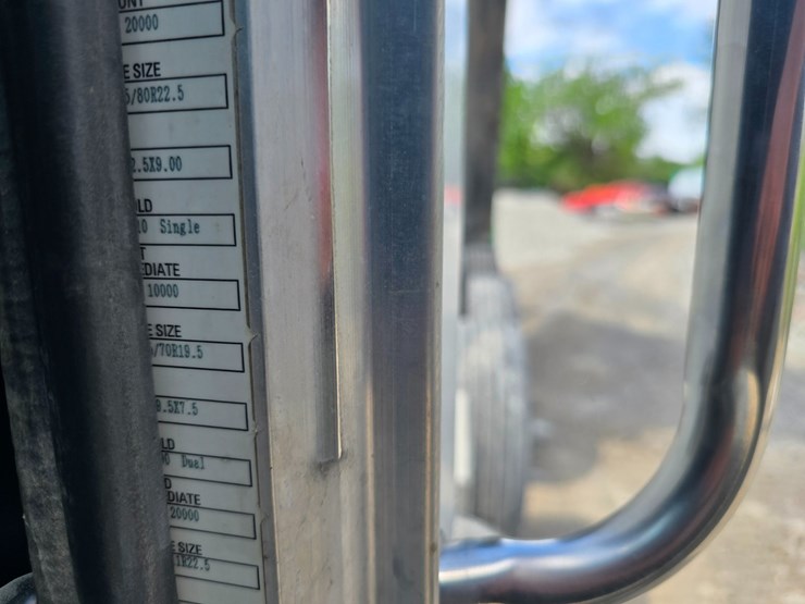 2017-peterbilt-348-image-97