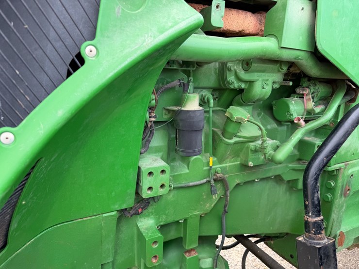 2012-john-deere-8285r-image-47