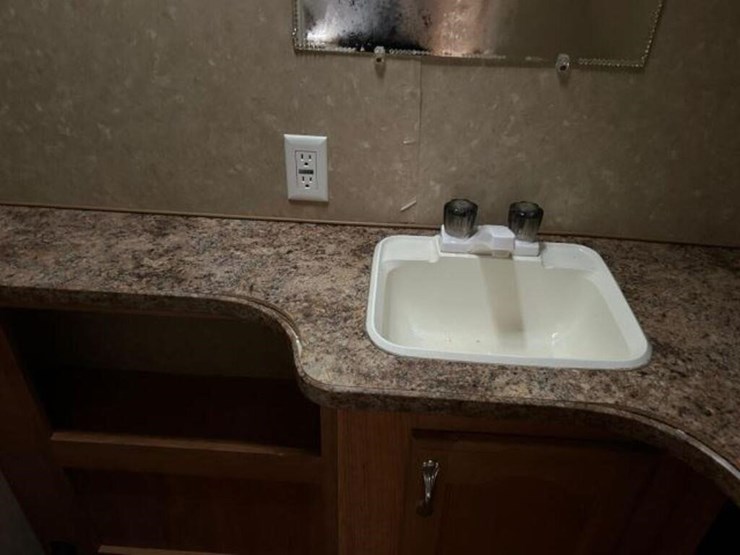 2010-gulf-stream-innsbruck-supreme-lodge-40tbs-t/a-image-55