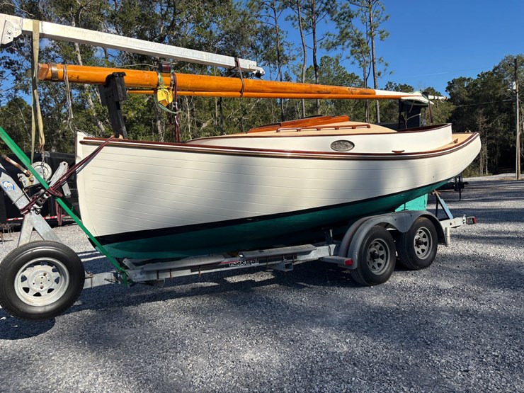 #9545-•-grimmalkin-–-18'-fenwick-williams-classic-wooden-catboat-w/-trailer-image-7