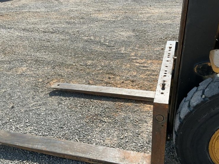 1976-caterpillar-v80c-image-23