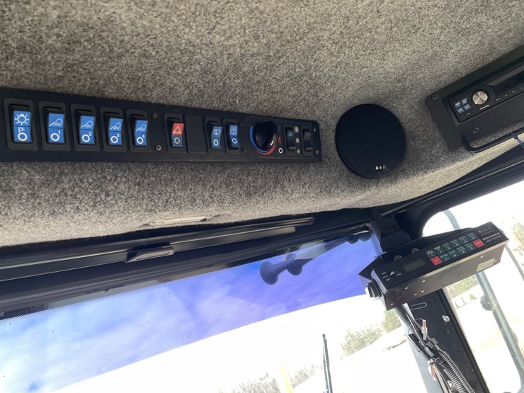 #5515-•-agco-rogator-u1264c-ag-chem-sprayer-image-44