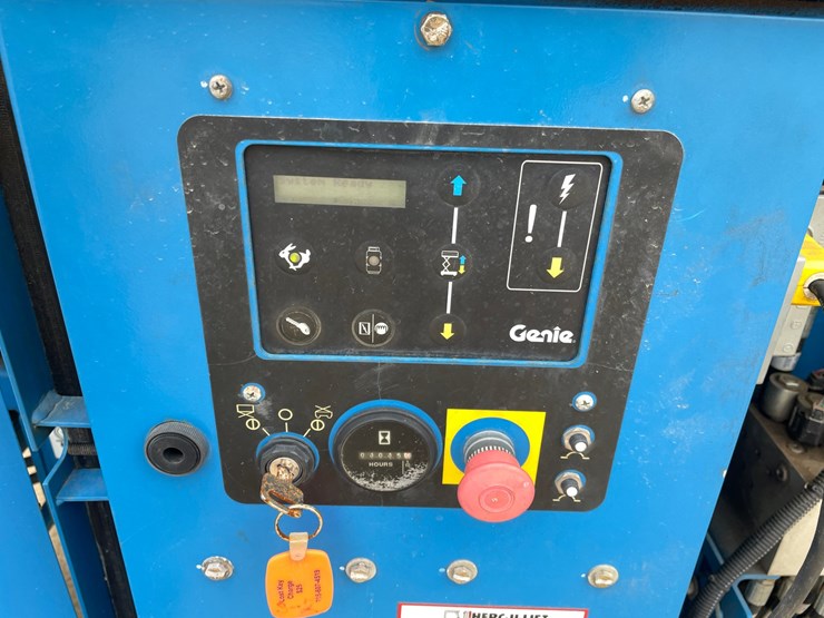 #7514-•-(s-2)-2012-genie-3369-rough-terrain-scissor-lift-image-27