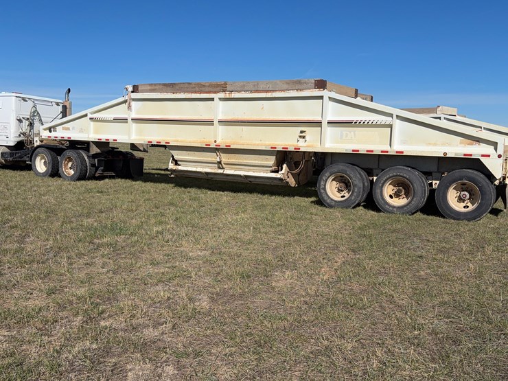 2011-dakota-gravel-trailer-image-15