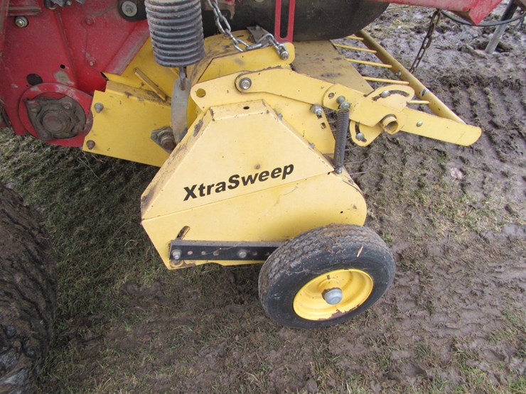 new-holland-br780-image-23