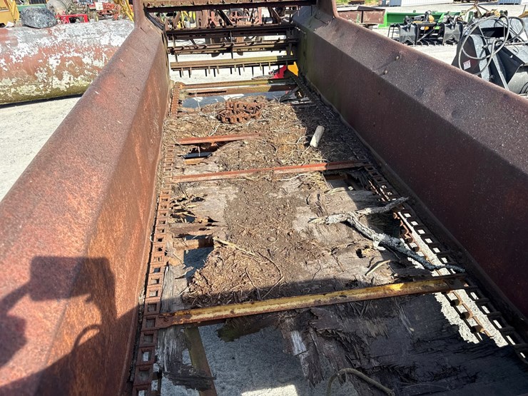 new-holland-331-image-3