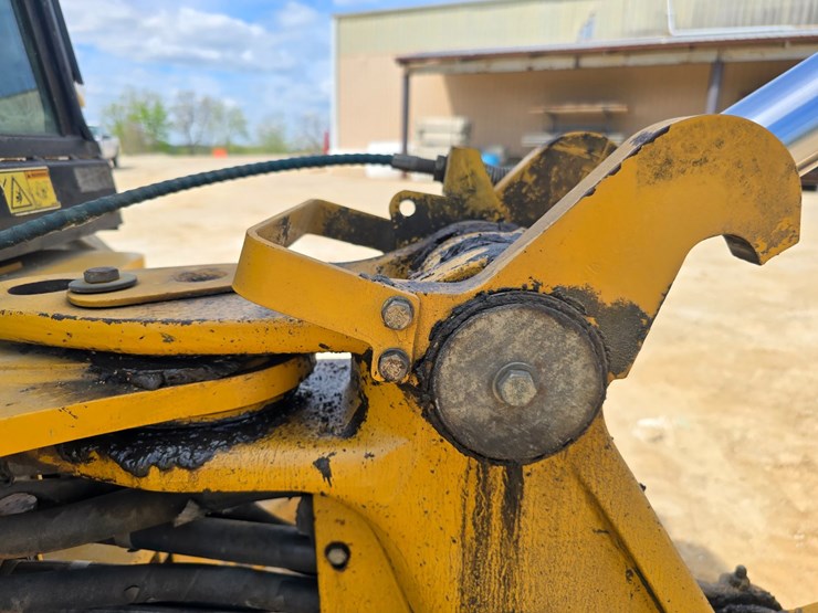 2005-caterpillar-420d-image-46