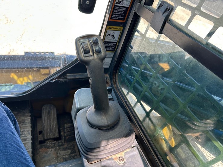 2019-deere-317g-image-20