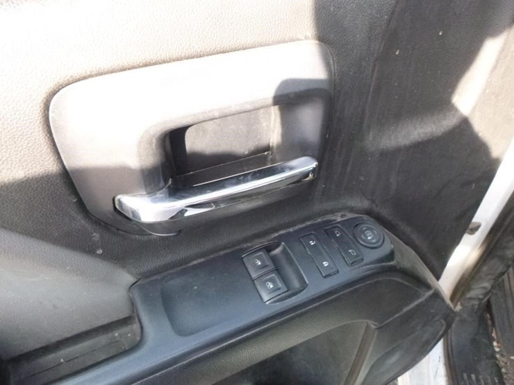 2017-chevrolet-2500hd-image-17