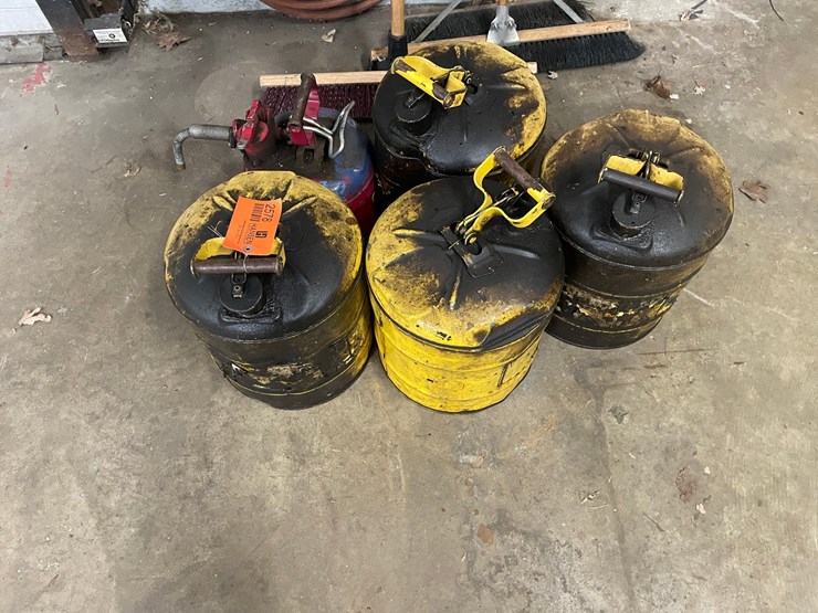 #2578-•-metal-fuel-cans-(columbia-heights,-mn)-image-4
