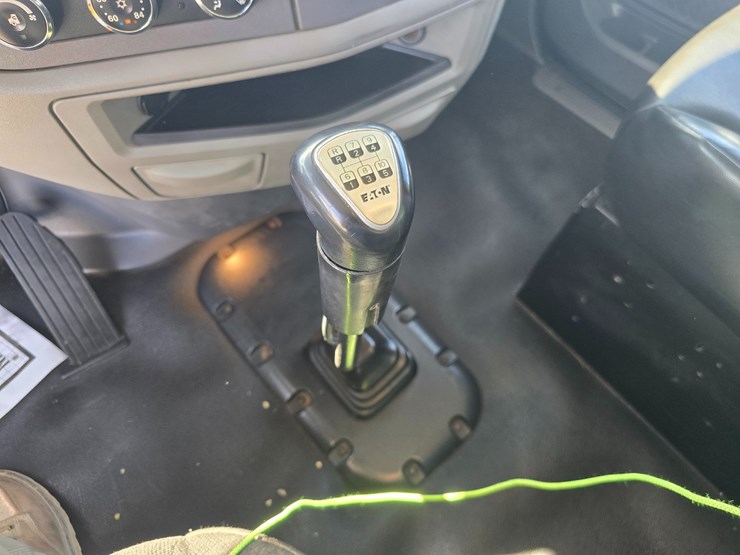 2017-peterbilt-579-image-53