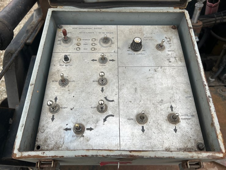 caterpillar-ap-600d-image-32