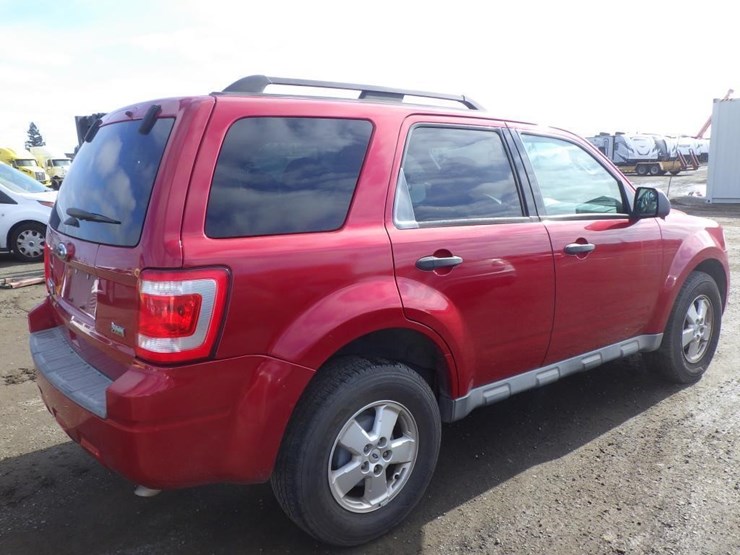 2011-ford-escape-image-3