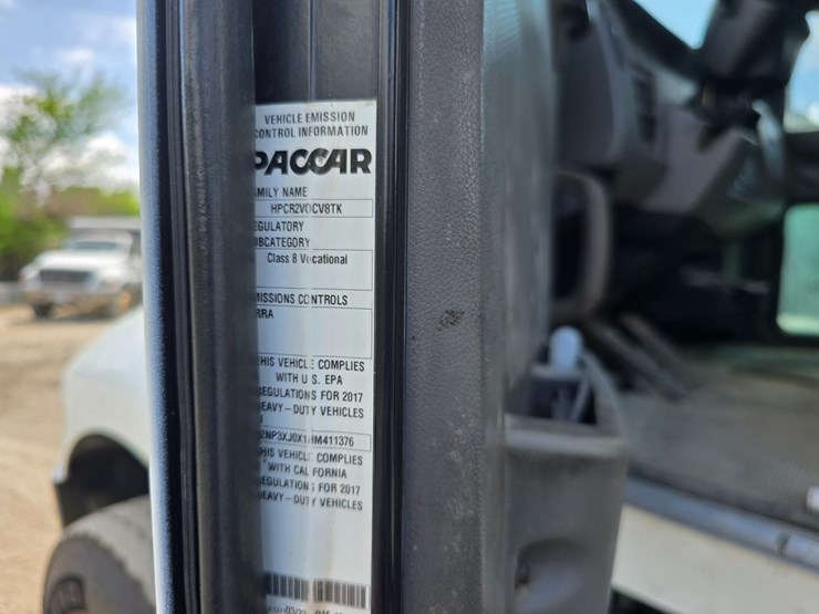 2017-peterbilt-348-image-95