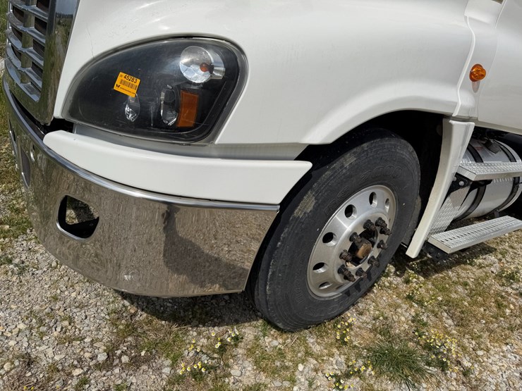 #45283-•-2016-freightliner-cascadia-daycab-truck-tractor-vin:-3akjgedv9gsgy4090-image-31