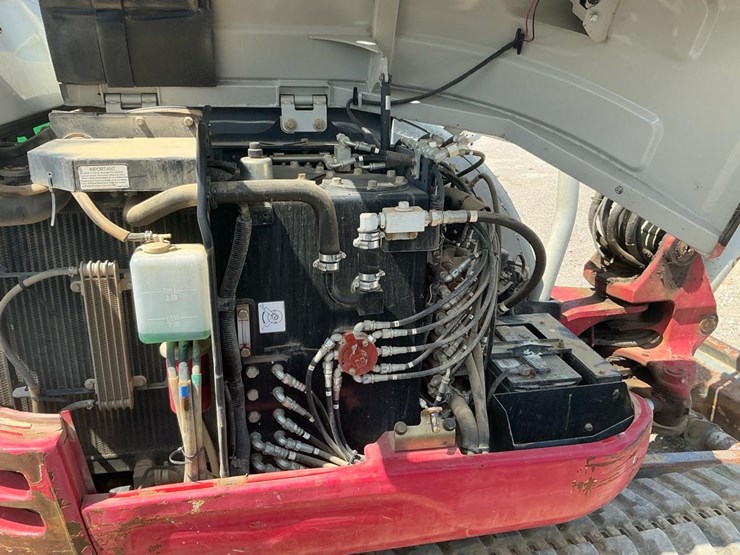 2017-takeuchi-tb240-image-13
