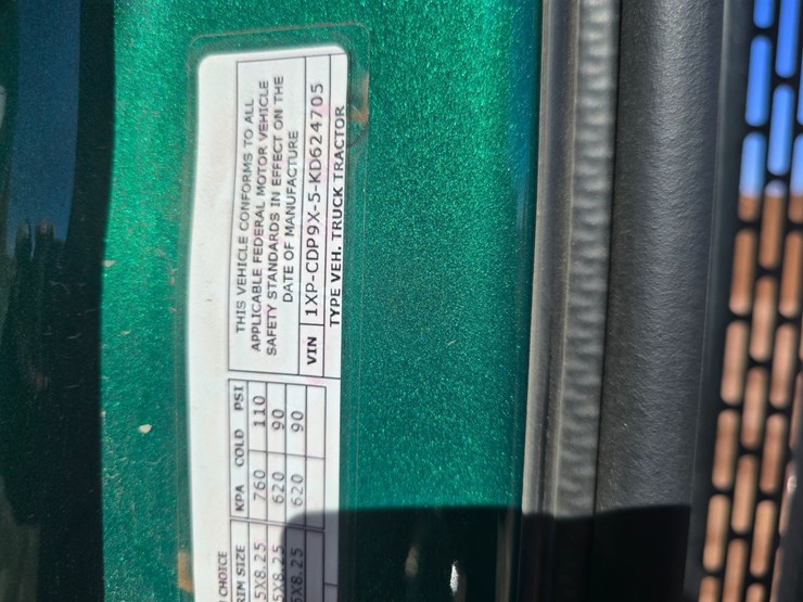 2019-peterbilt-567-image-54