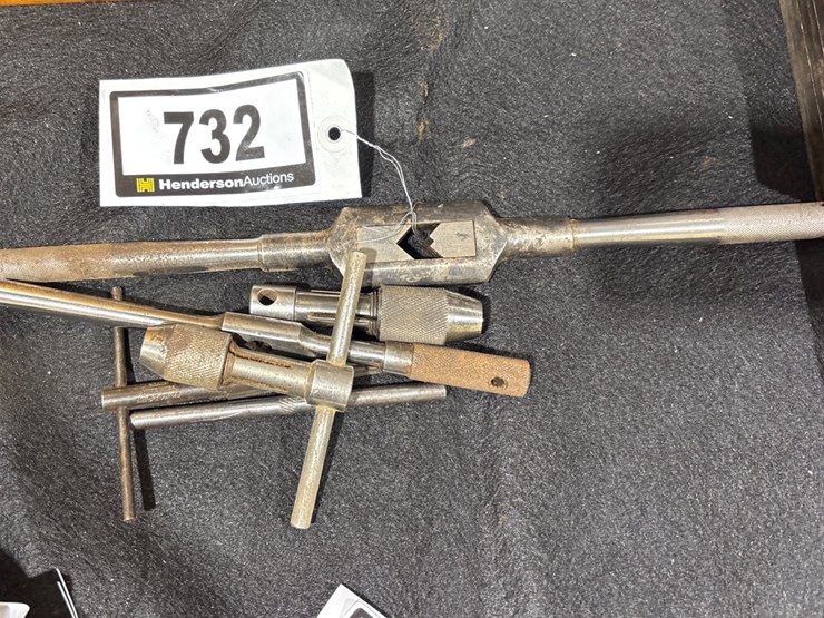 #732-•-group-of-threaders-for-threading-tool-image-2