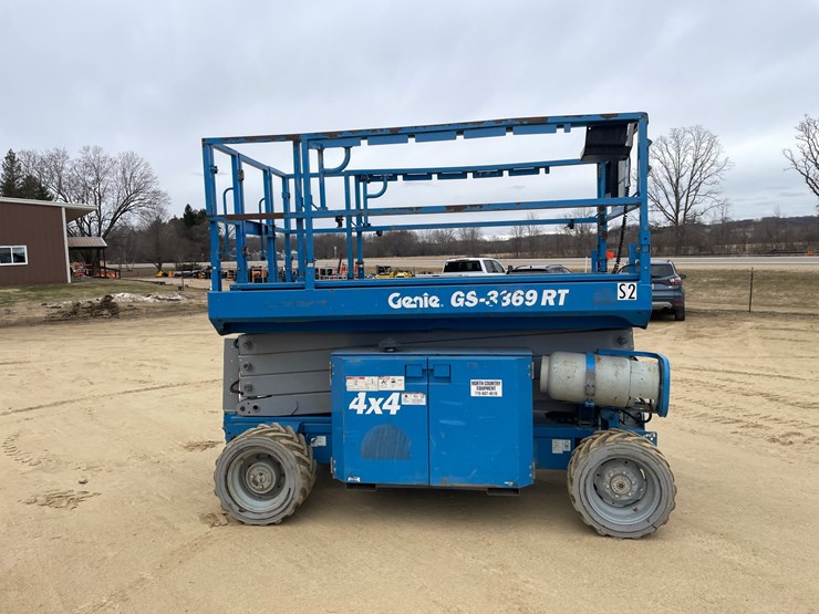 #7514-•-(s-2)-2012-genie-3369-rough-terrain-scissor-lift-image-4