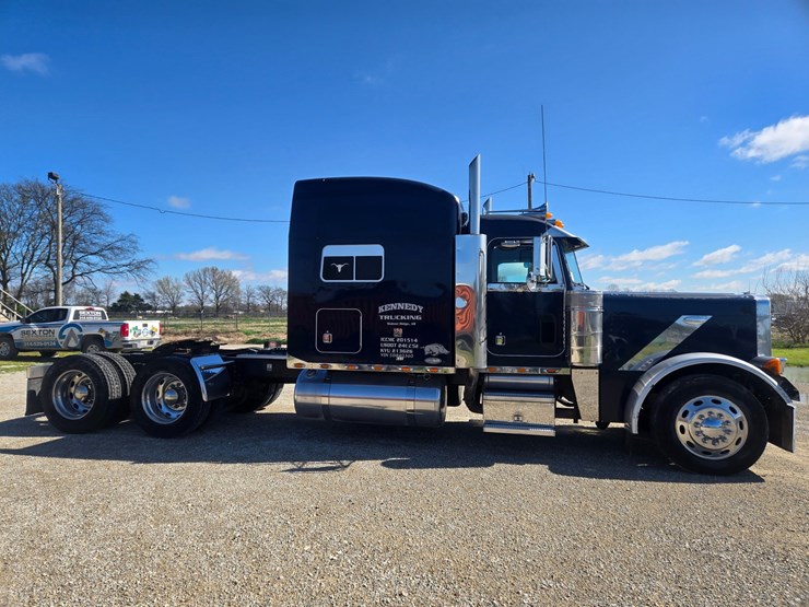 2005-peterbilt-379-image-25