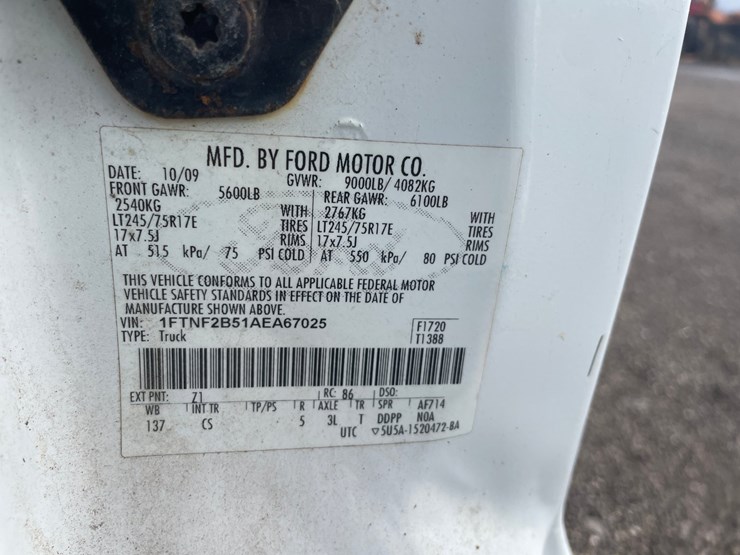 2010-ford-f250-xl-image-35