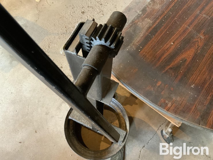 can-crusher-&-table-image-9