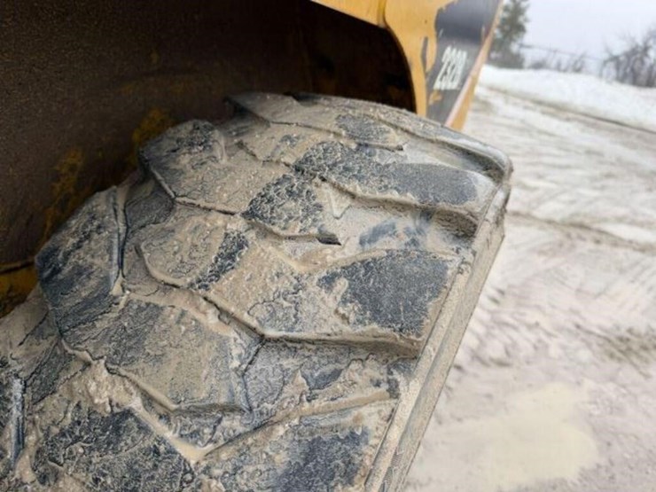 2009-caterpillar-232b2-image-35