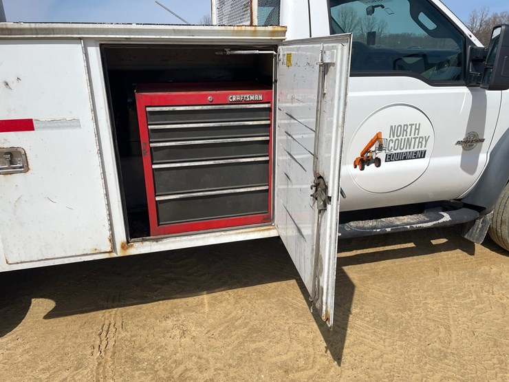 2011-ford-f550-image-22