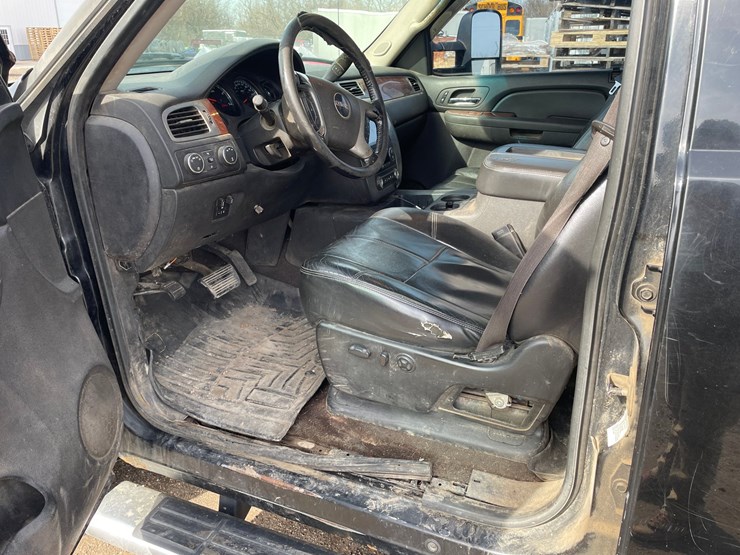 2008-gmc-3500hd-image-33