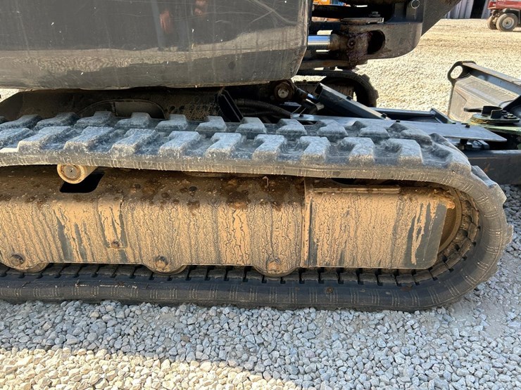 2023-case-cx37c-image-13