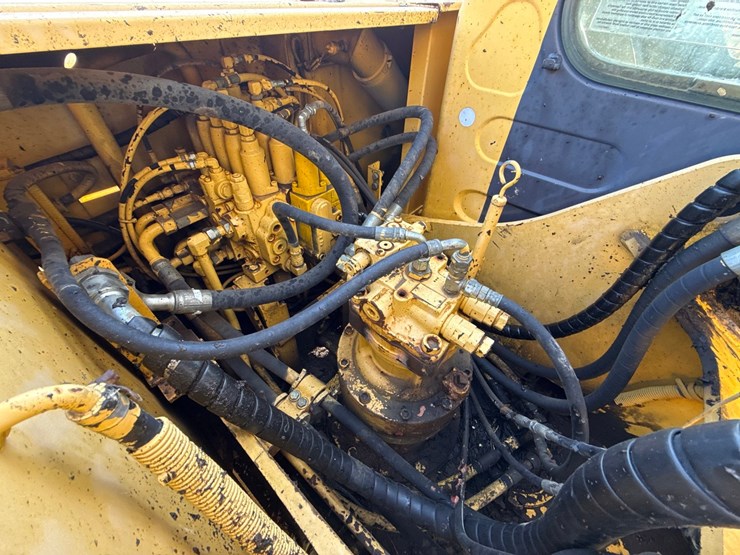 new-holland-eh160-image-29