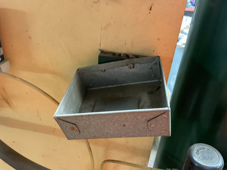 #2509-•-norlok-clincher-machine-(columbia-heights,-mn)-image-11