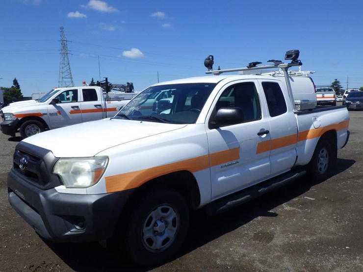 2013-toyota-tacoma-image-1