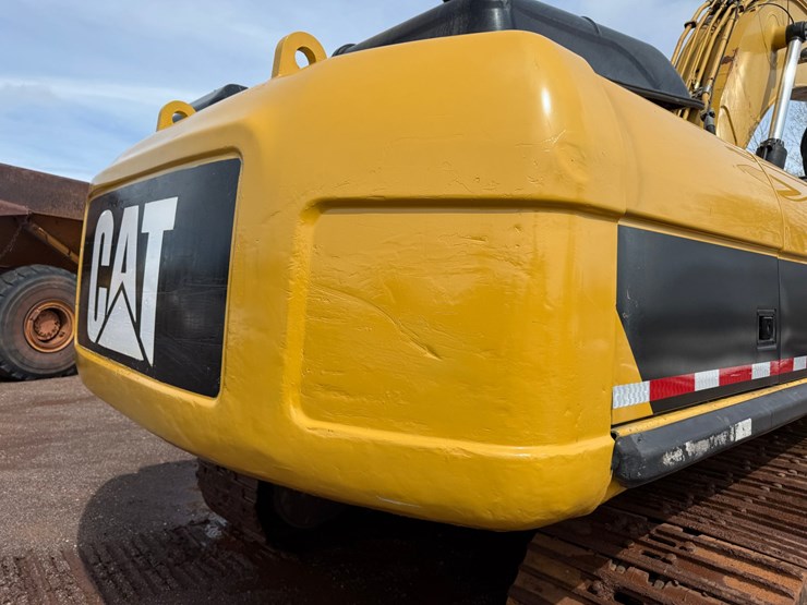 caterpillar-330d-image-46