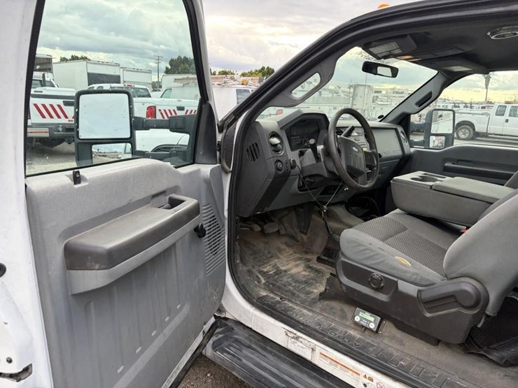 2012-ford-f550-image-15