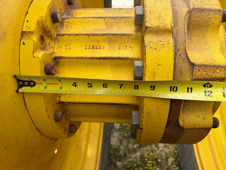 2012-john-deere-8235r-image-16