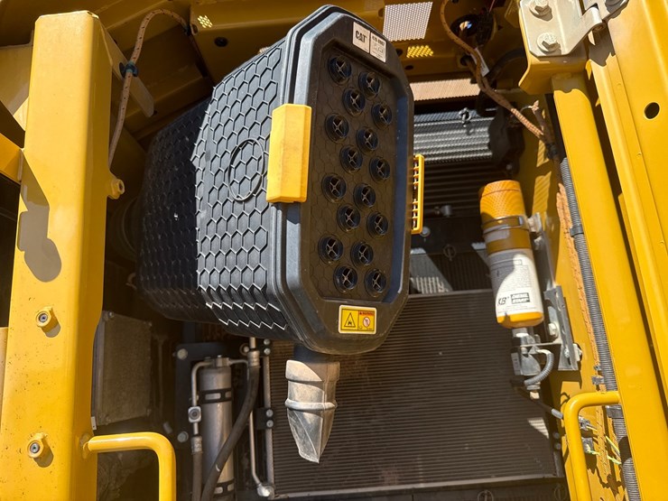 caterpillar-325-image-54