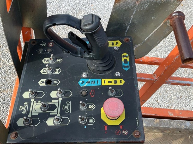 #400-•-2017-snorkel-4wd-rough-terrain-27'-scissor-lift-image-39