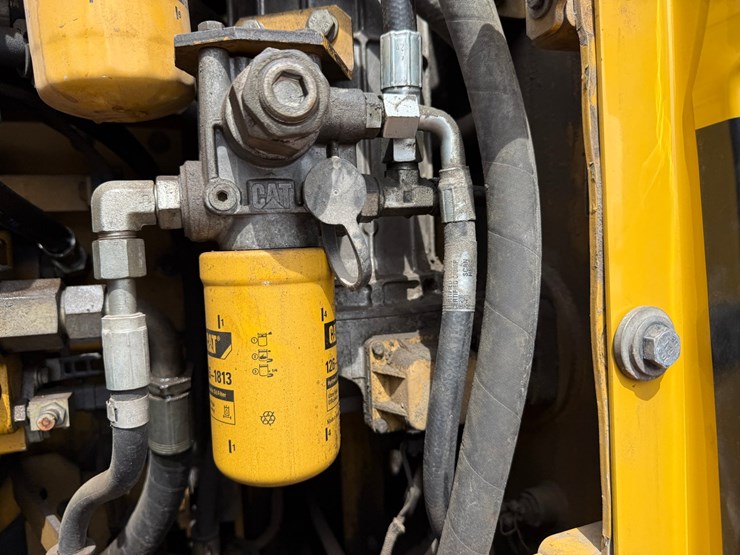 caterpillar-330d-image-45