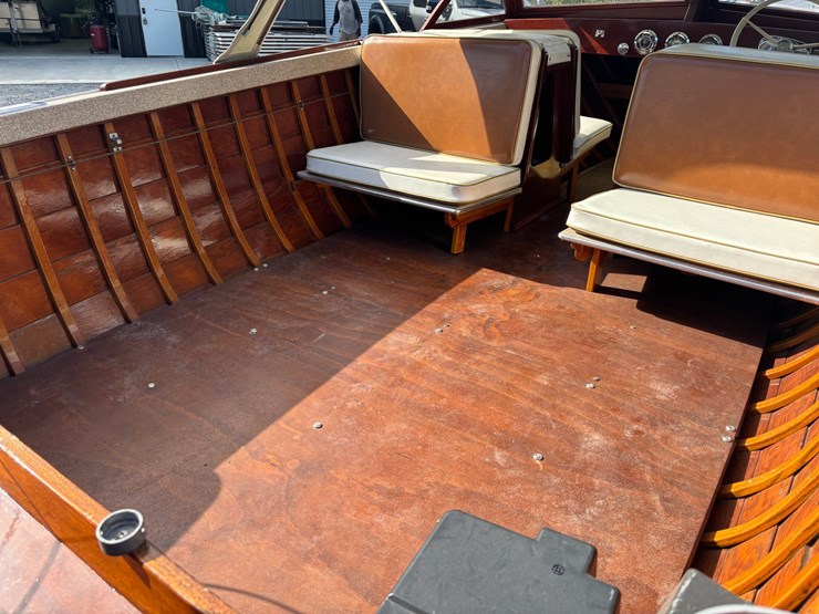 #9548-•-the-“nectar”-–-17’-vintage-wooden-boat,-true-collector’s-piece-image-6